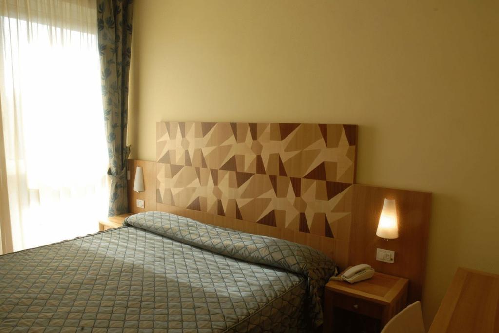 Hotel Della Citta Et De La Ville Forlì Стая снимка